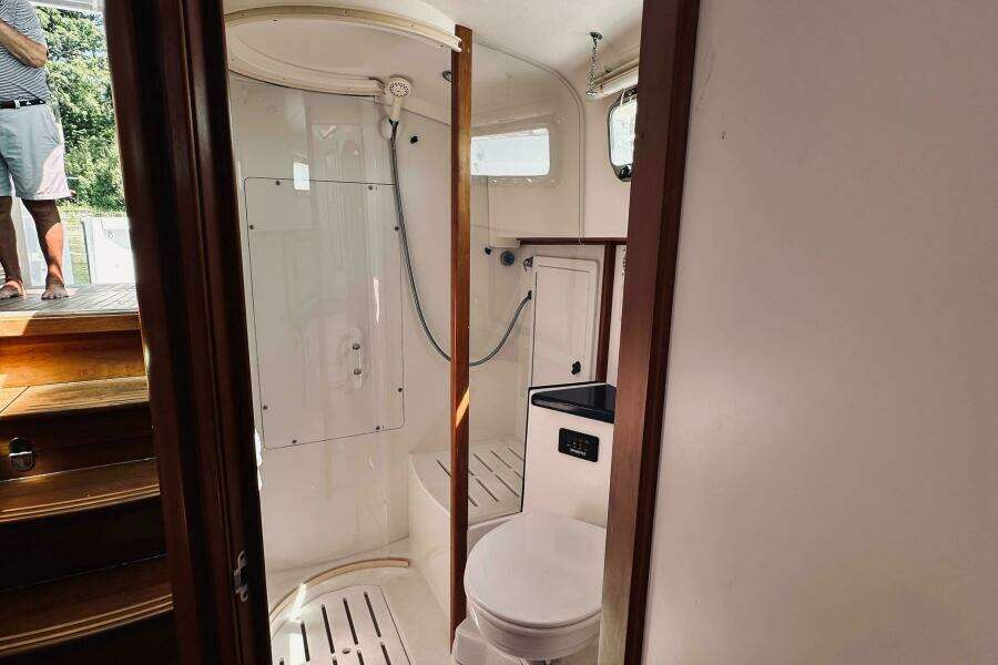 34ft Sabreline Yacht For Sale