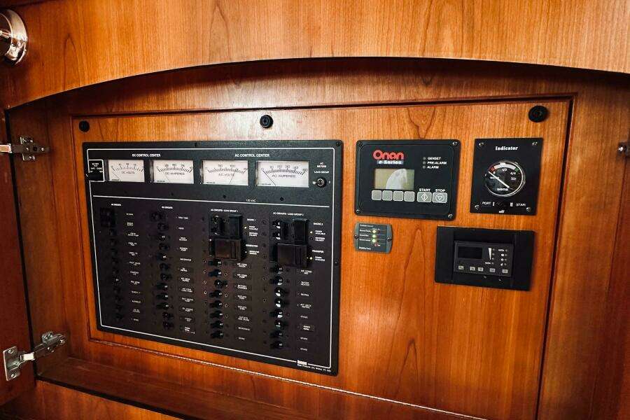 34ft Sabreline Yacht For Sale