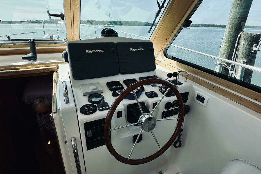 34ft Sabreline Yacht For Sale