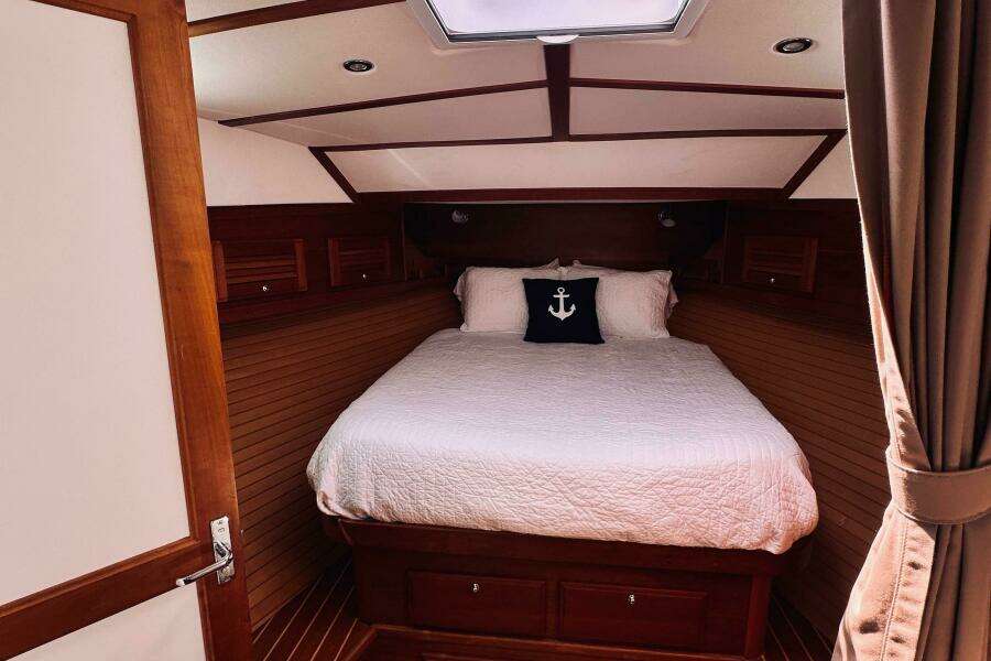 34ft Sabreline Yacht For Sale