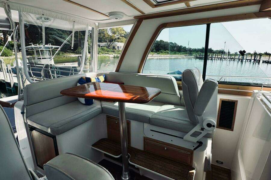 34ft Sabreline Yacht For Sale