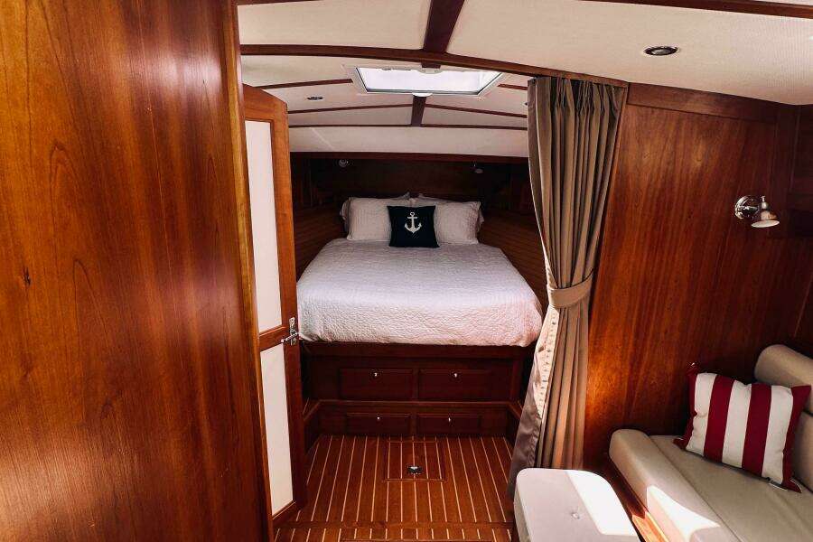 34ft Sabreline Yacht For Sale