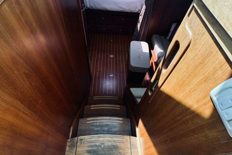 34ft Sabreline Yacht For Sale