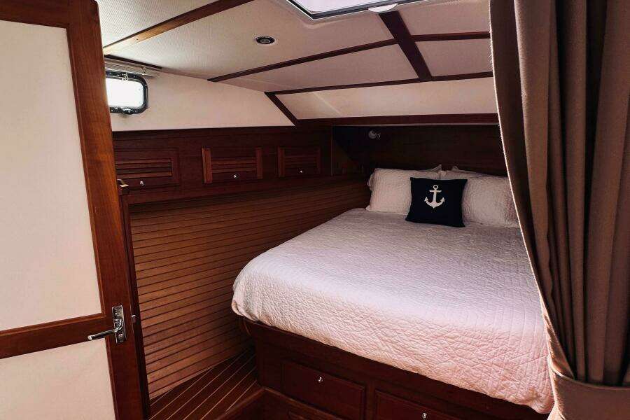 34ft Sabreline Yacht For Sale