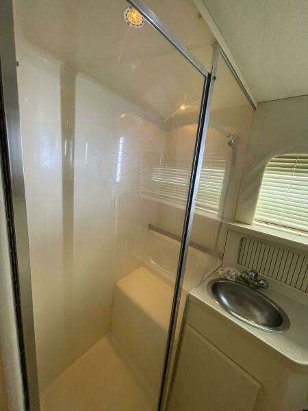 License to Chill 40ft Carver Yacht For Sale