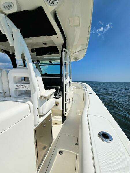 37ft Boston Whaler Yacht For Sale