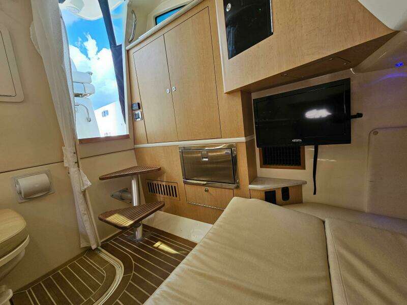 37ft Boston Whaler Yacht For Sale