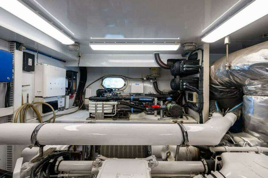 Ocean Alexander 78 Somewhere In Time- Engine Room