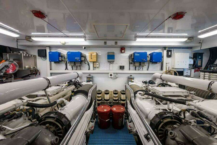 Ocean Alexander 78 Somewhere In Time- Engine Room