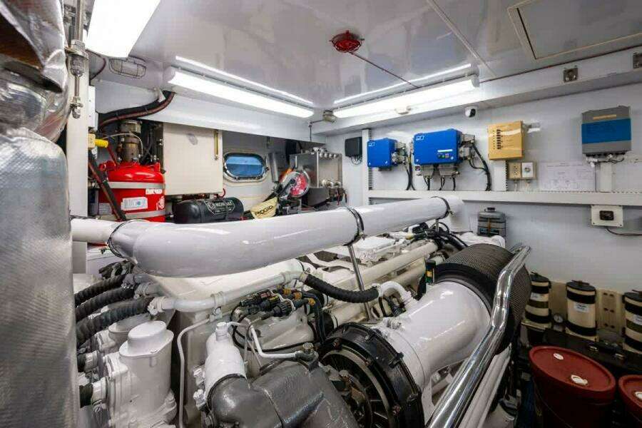 Ocean Alexander 78 Somewhere In Time- Engine Room