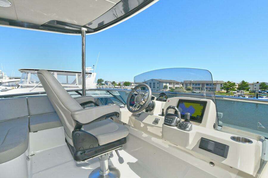 58ft Absolute Yacht For Sale