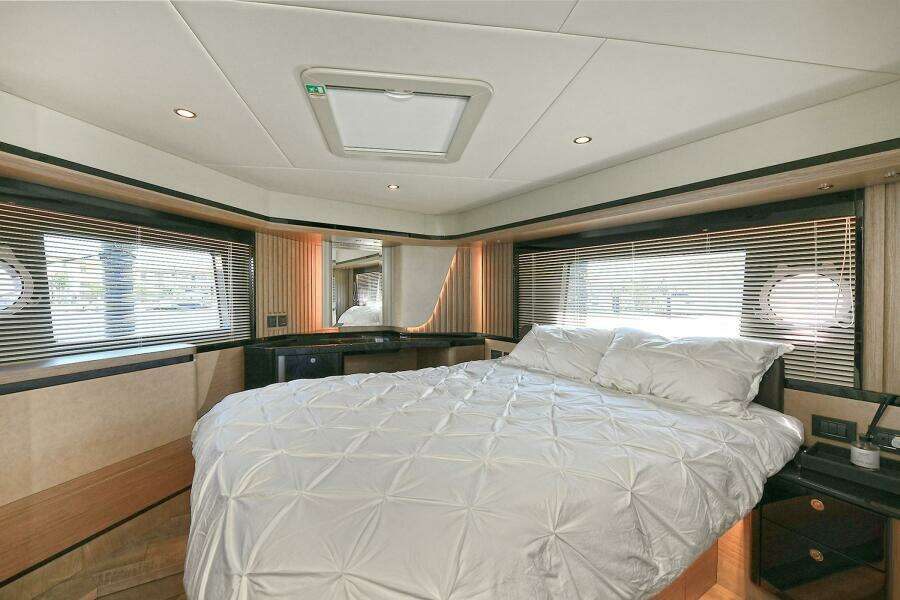 58ft Absolute Yacht For Sale