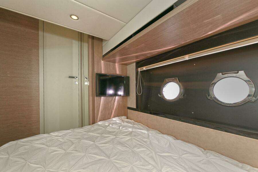 58ft Absolute Yacht For Sale