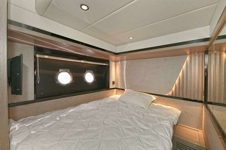 58ft Absolute Yacht For Sale