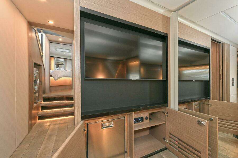 58ft Absolute Yacht For Sale