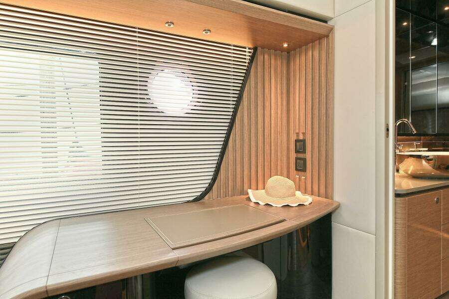 58ft Absolute Yacht For Sale