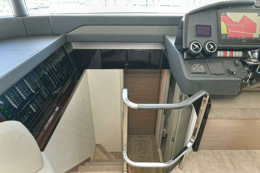 58ft Absolute Yacht For Sale