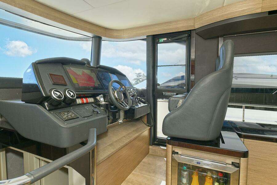 58ft Absolute Yacht For Sale