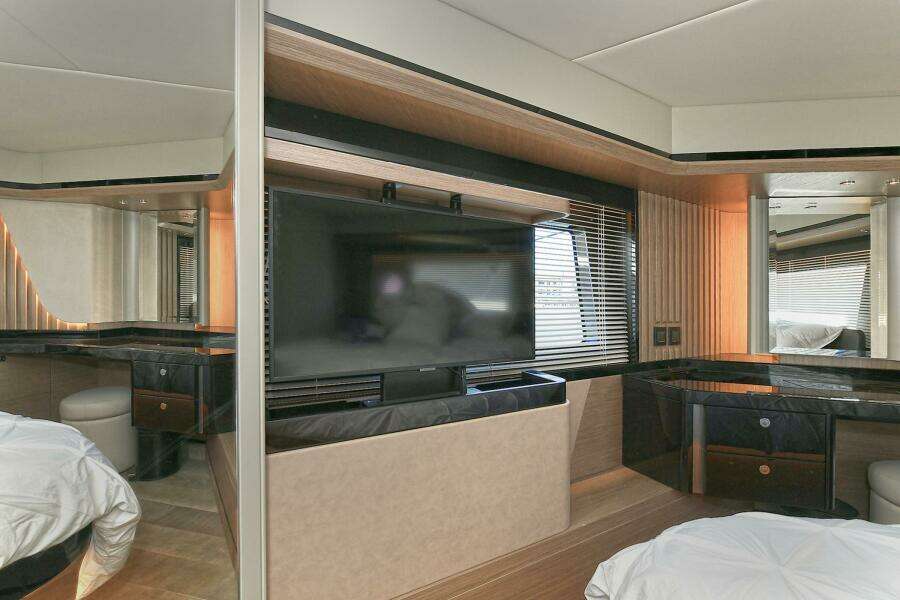 58ft Absolute Yacht For Sale