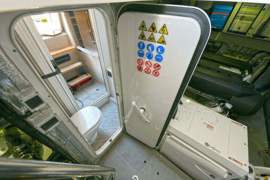 58ft Absolute Yacht For Sale