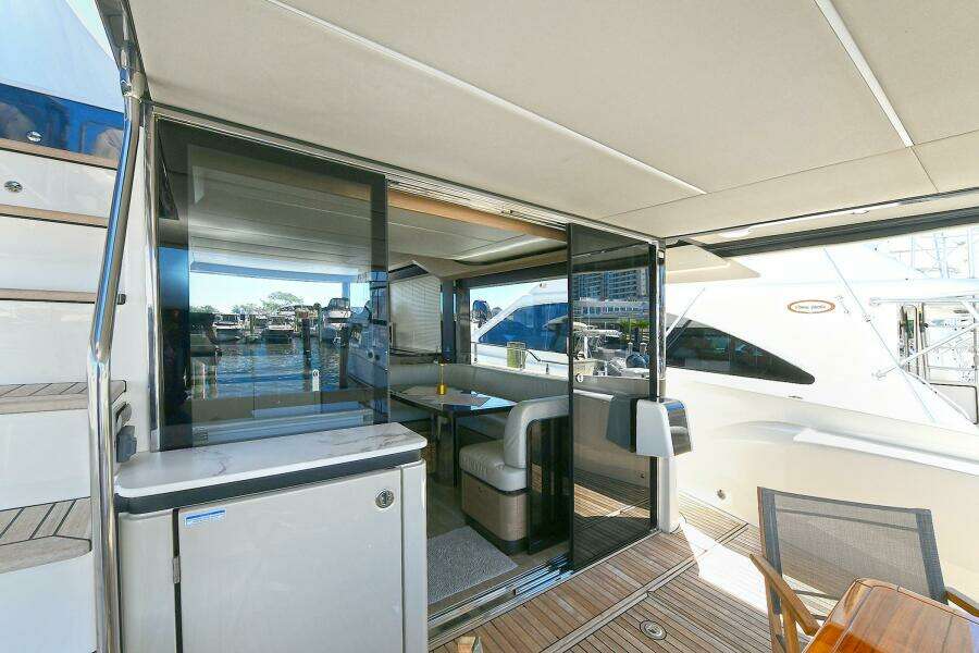 58ft Absolute Yacht For Sale