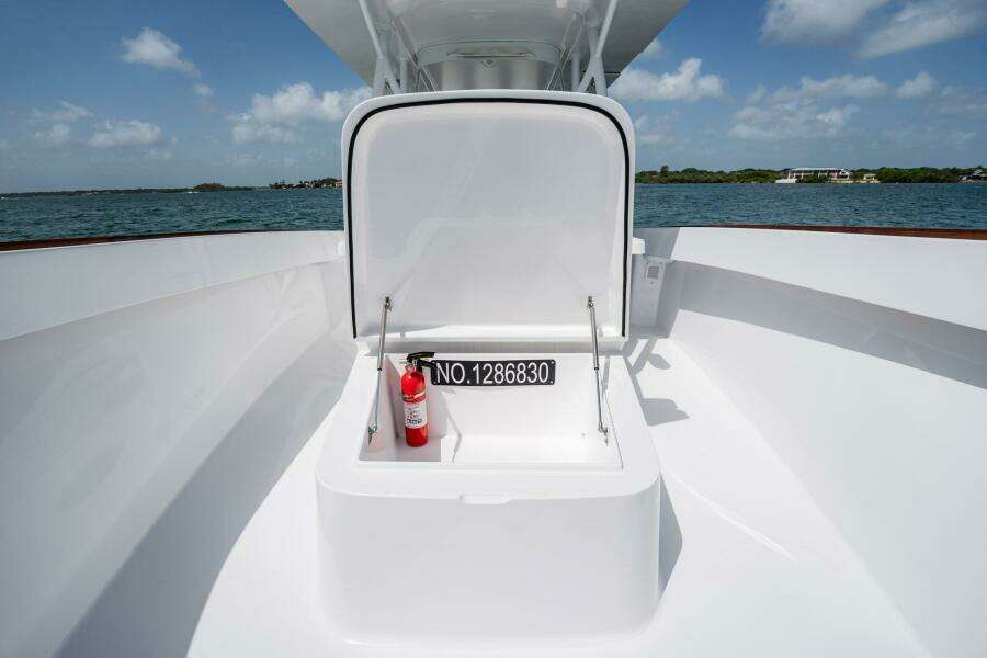 EFFORTLESS 37ft Bonadeo Yacht For Sale