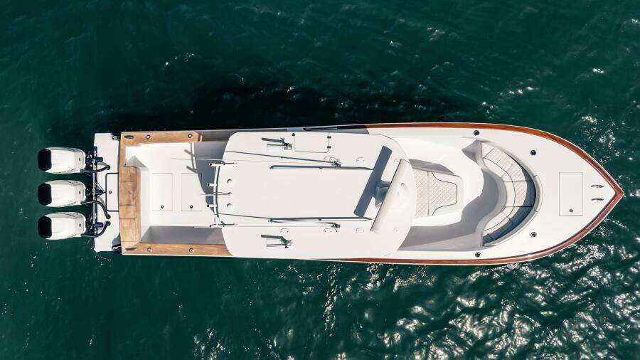 EFFORTLESS 37ft Bonadeo Yacht For Sale