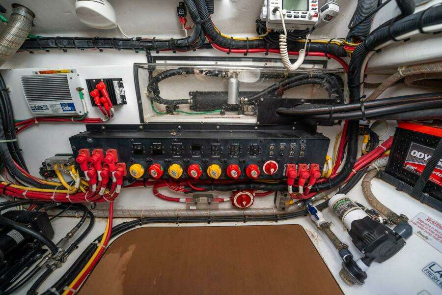 EFFORTLESS 37ft Bonadeo Yacht For Sale