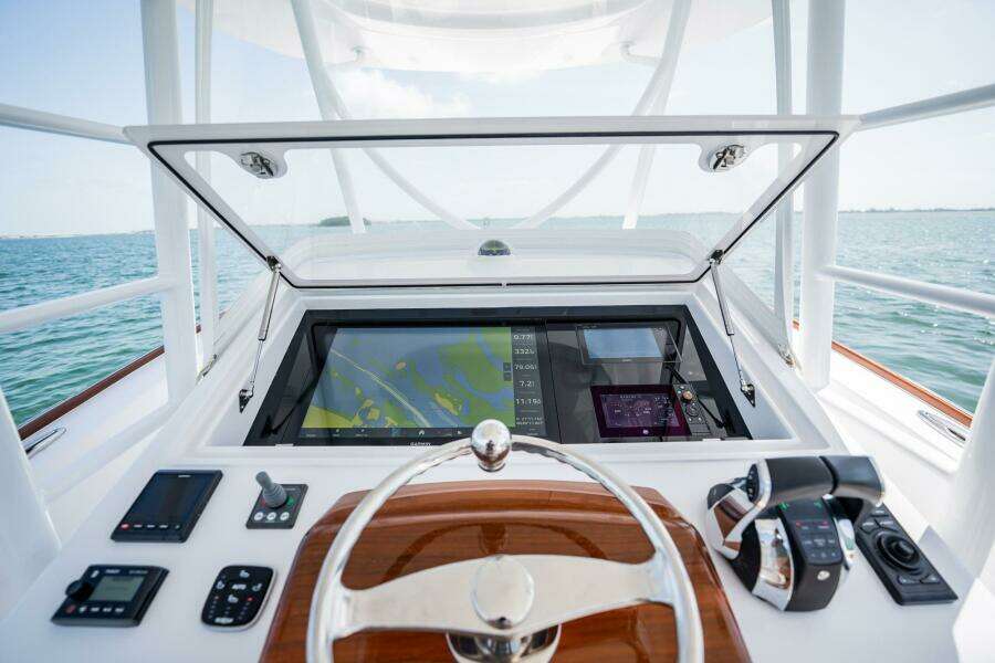 EFFORTLESS 37ft Bonadeo Yacht For Sale