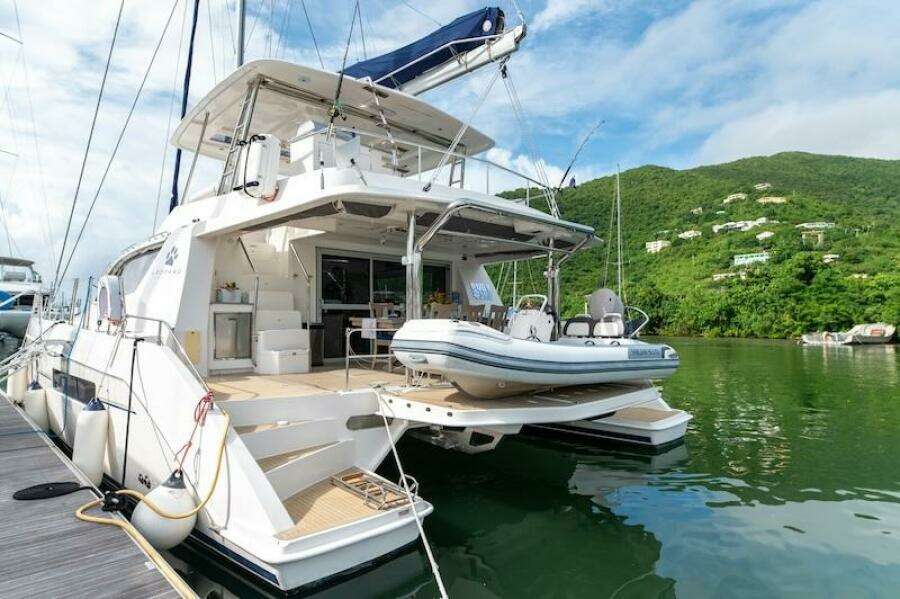 Catamaran Leopard 58 exterior
