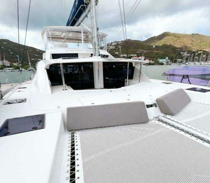 Catamaran Leopard 58 bridge