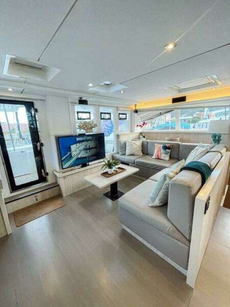Catamaran Leopard 58 Interior