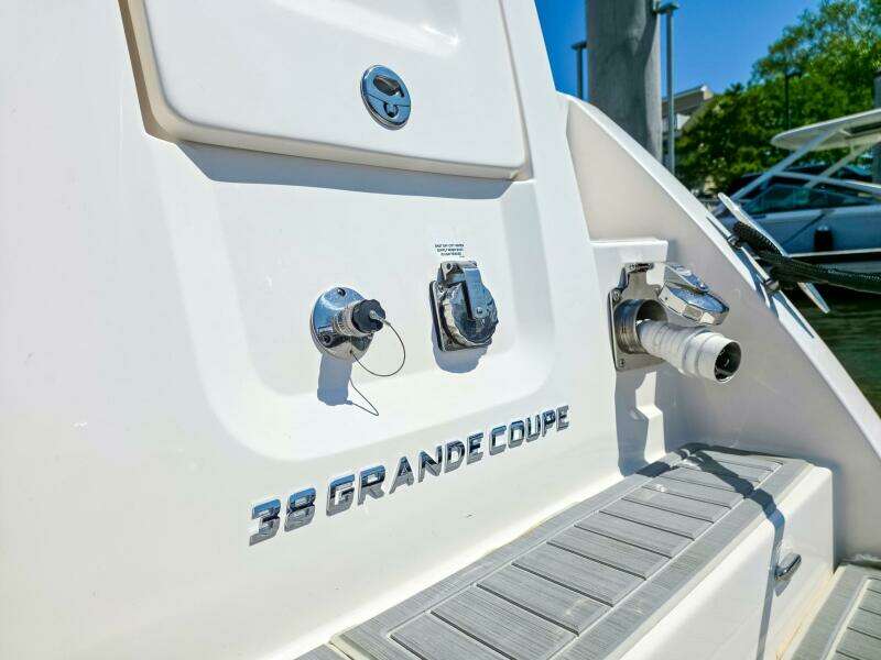 38ft Regal Yacht For Sale