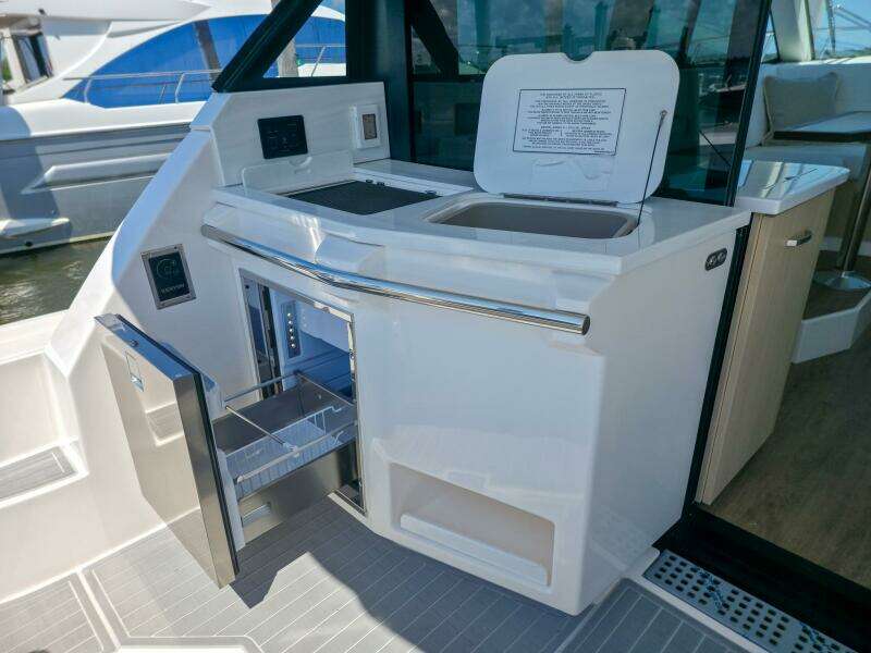 38ft Regal Yacht For Sale