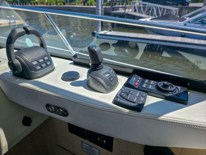 38ft Regal Yacht For Sale