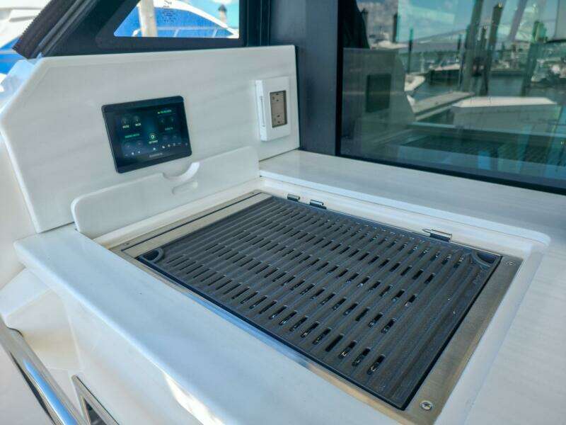 38ft Regal Yacht For Sale