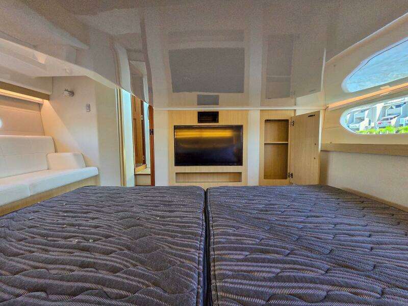 38ft Regal Yacht For Sale