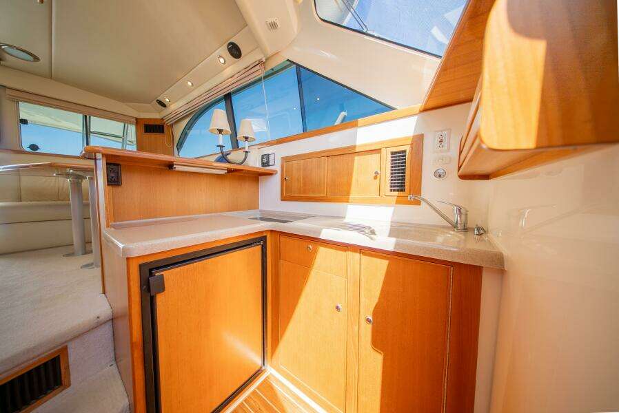 Cardiff Rose 37ft Riviera Yacht For Sale