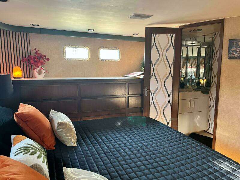 Reflections 60ft Hatteras Yacht For Sale