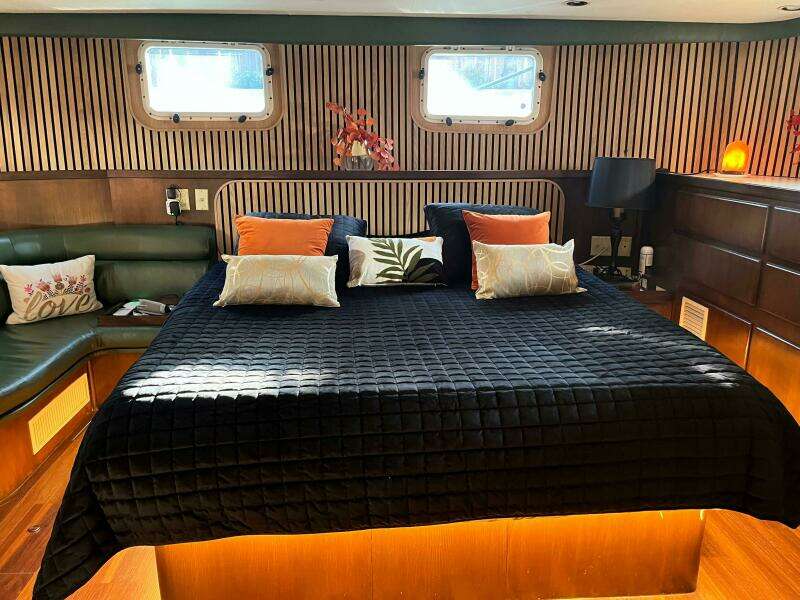 Reflections 60ft Hatteras Yacht For Sale