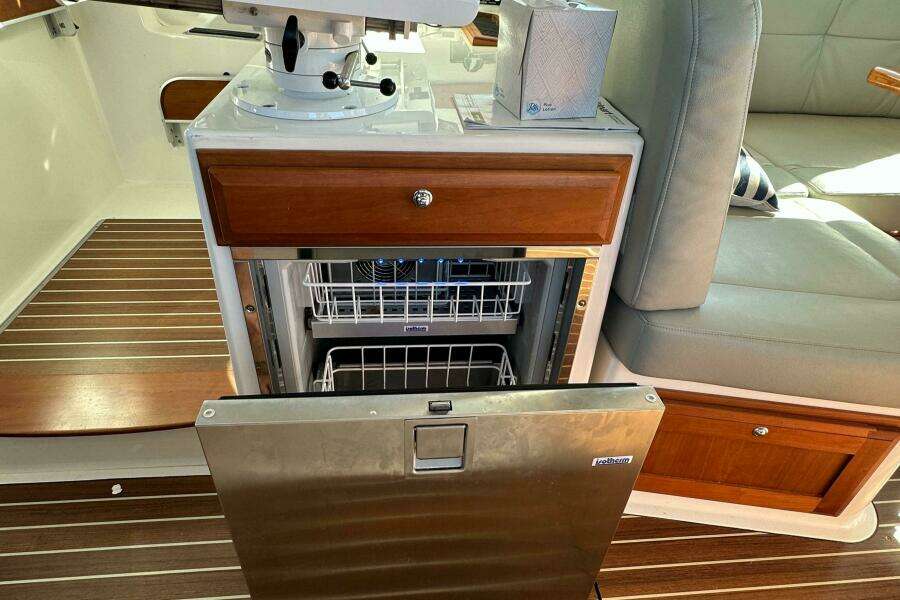 Rolling Stone 41ft Back Cove Yacht For Sale
