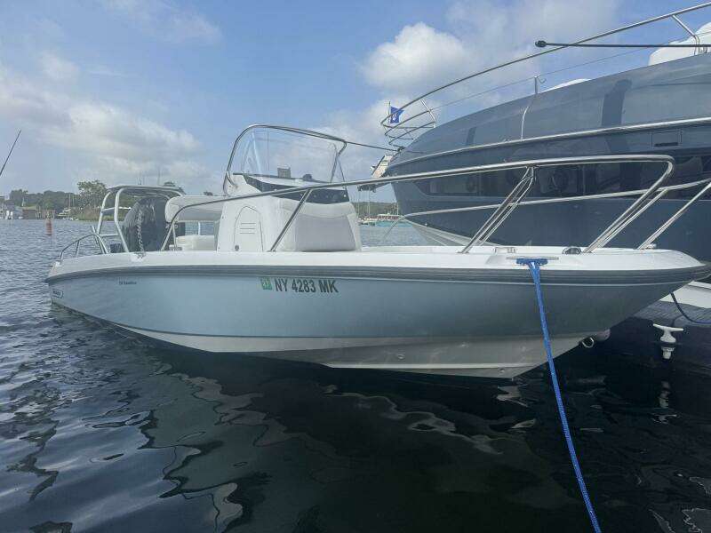 21ft Boston Whaler Yacht For Sale