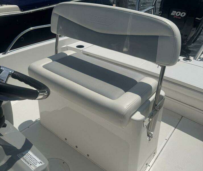21ft Boston Whaler Yacht For Sale