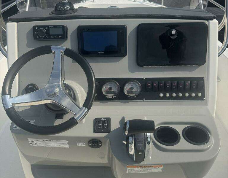 21ft Boston Whaler Yacht For Sale