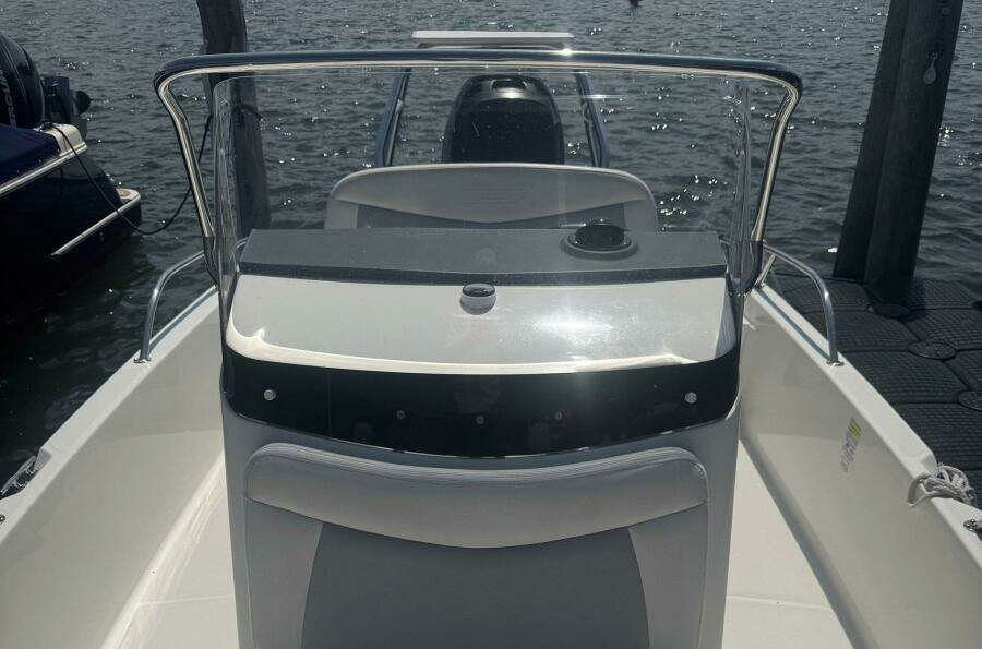 21ft Boston Whaler Yacht For Sale