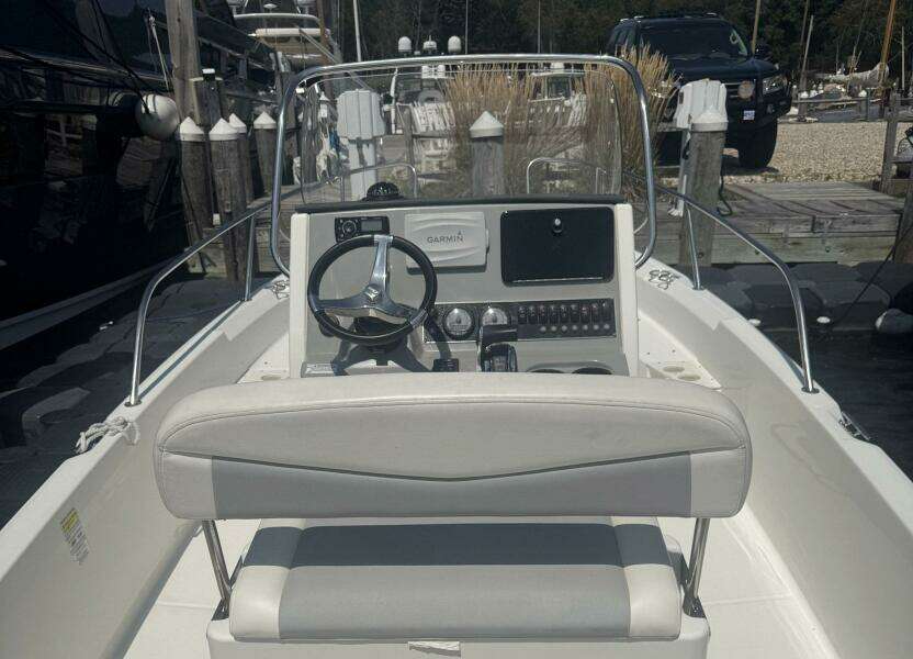 21ft Boston Whaler Yacht For Sale