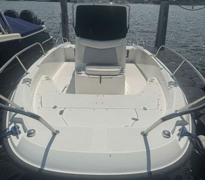 21ft Boston Whaler Yacht For Sale