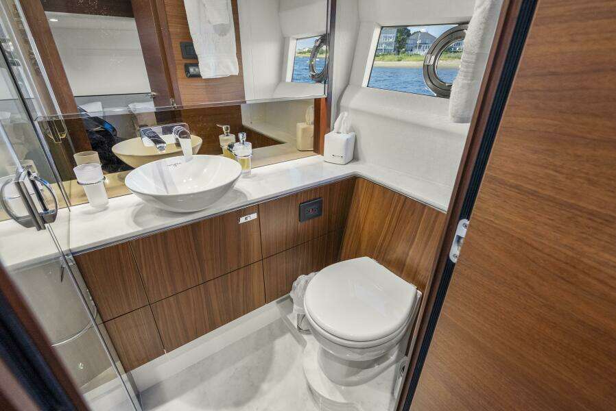 Princess F62 Stumped- Forward VIP Stateroom Head