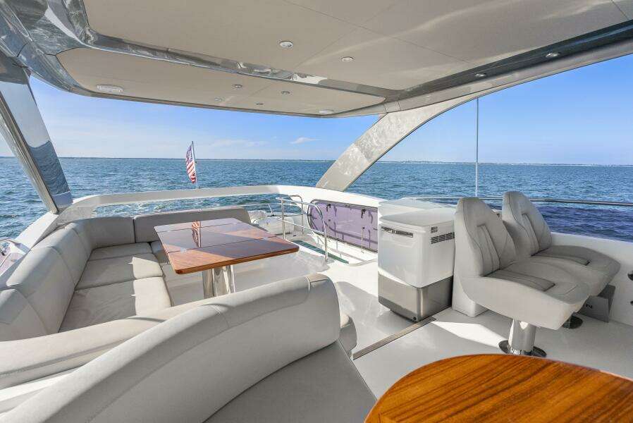 Princess F62 Stumped-Princess F62 Stumped- Flybridge Dinette