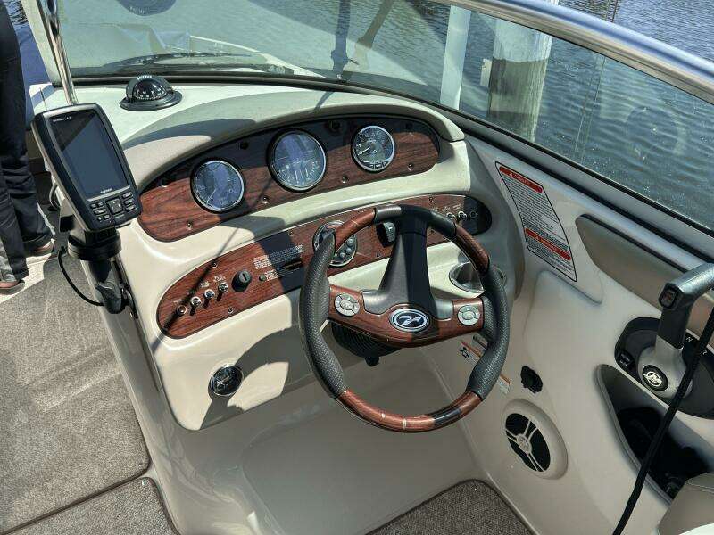 26ft Sea Ray Yacht For Sale